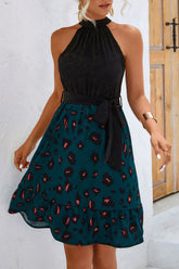 Minivestido de cuello alto con cordones y estampado de leopardo